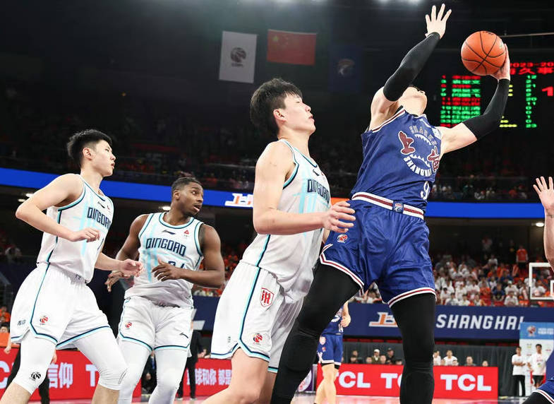 男篮:终于冲进二轮！男篮最强“新中锋”打服NBA球探男篮，选秀排名暴涨30+