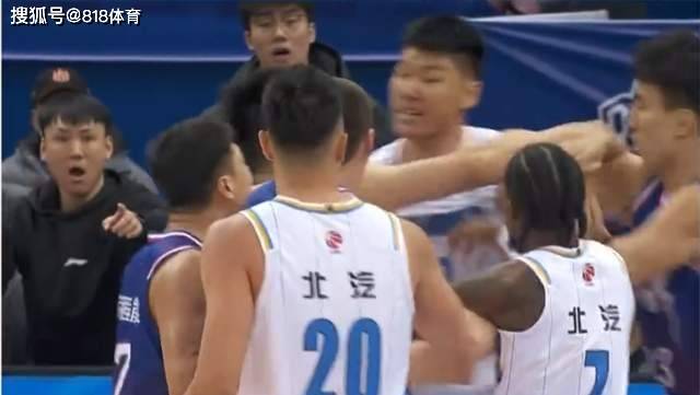 CBA:CBA重罚首钢:翟晓川范子铭违反体育精神罚款6万+4万,总经理罚1万