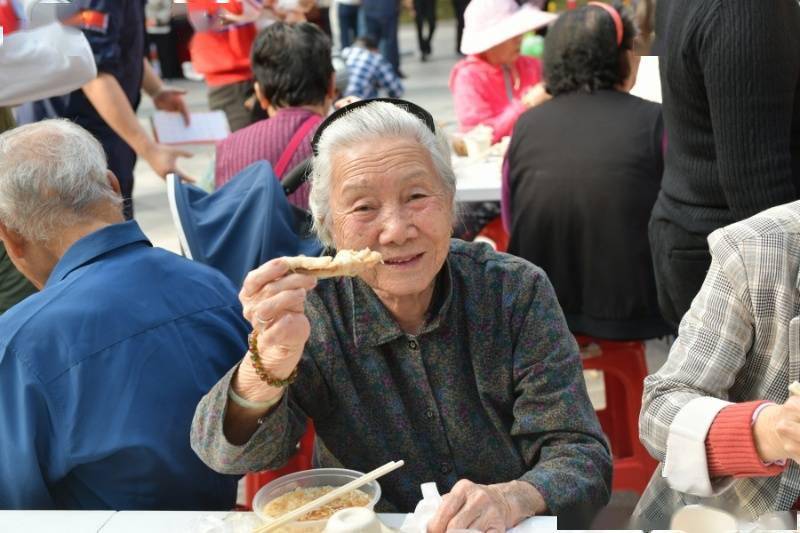 美食:燕罗街道举办社区美食节活动