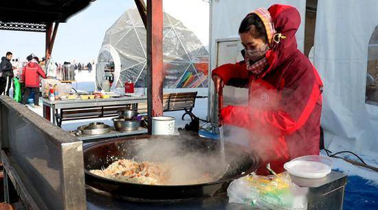 美食:新疆博湖：鱼宴美食 迎八方食客