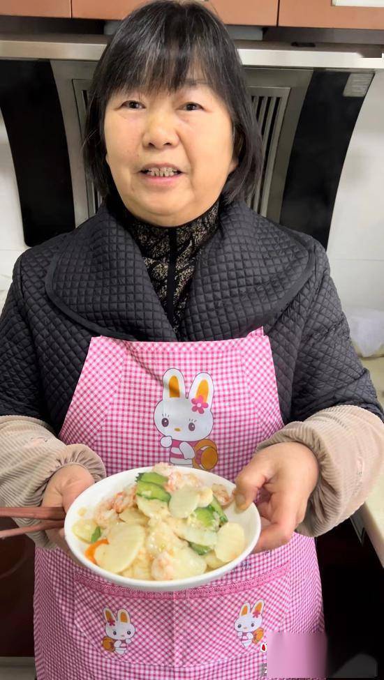 美食:《繁花》带火宁波美食 阿姨们借社区“云平台”炫绝活