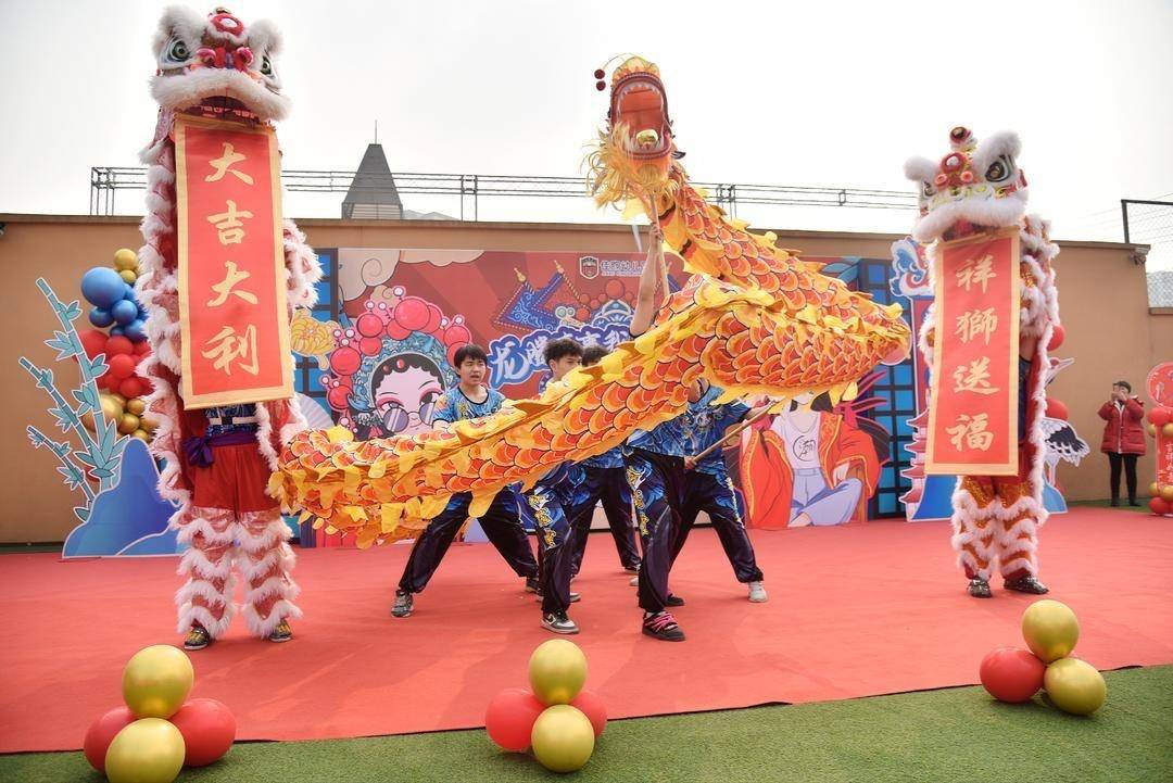 美食:玩嗨了美食！看舞狮、办年货、品美食…柏林阳光幼儿园变身新年庙会！