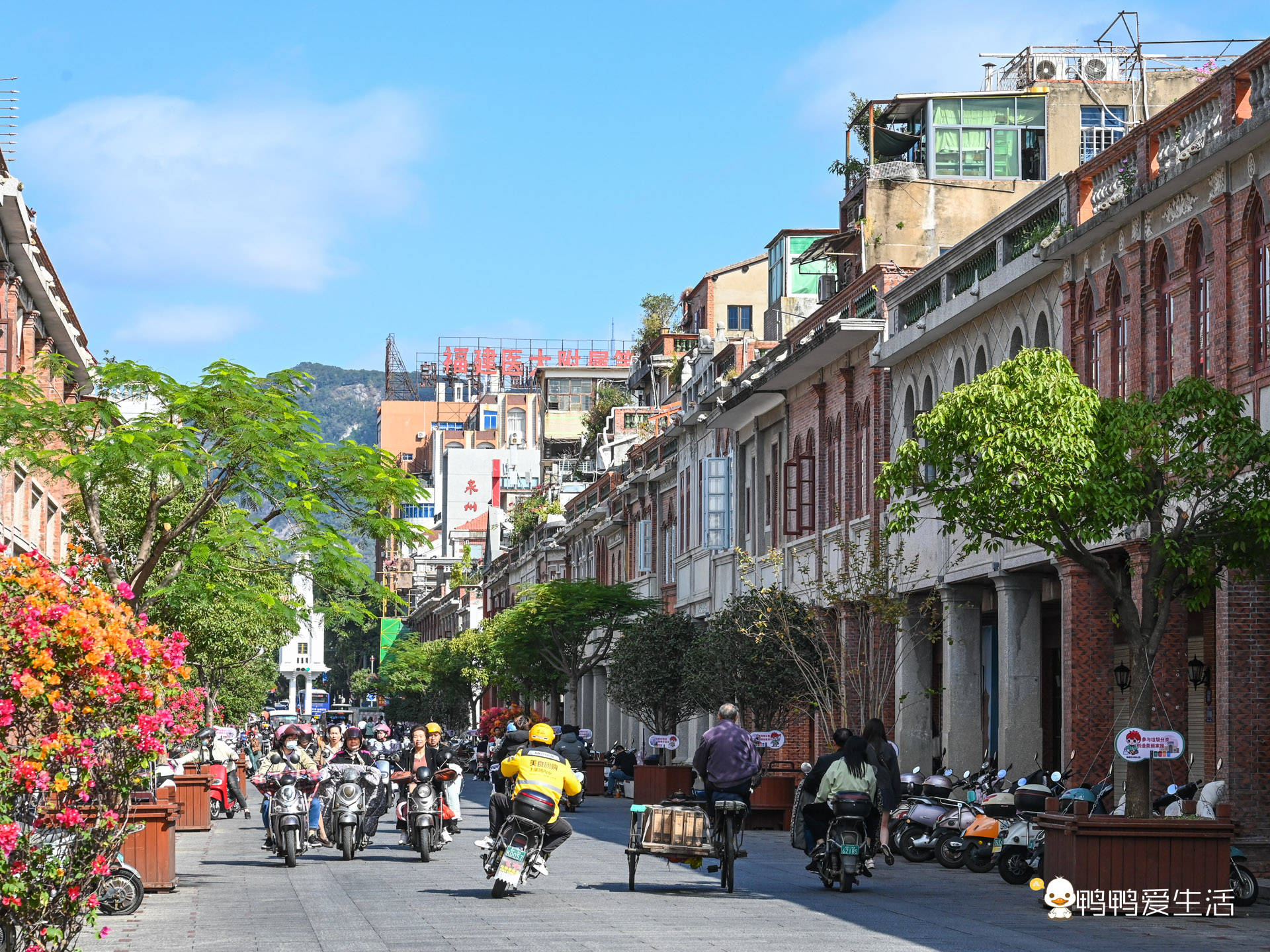 美食:泉州旅行：不只有西街美食，这条连排式骑楼建筑商业街藏美食美景