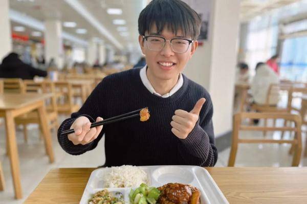 美食:这是许愿墙吧？学生留言想吃《繁花》同款美食美食，学校：安排！