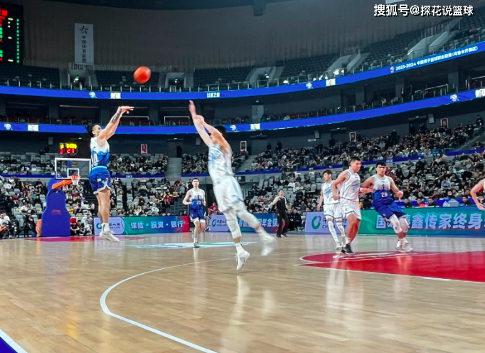 CBA:40分惨案！CBA夺冠热门重回第一！全队7人得分上双CBA，阿不都26+4