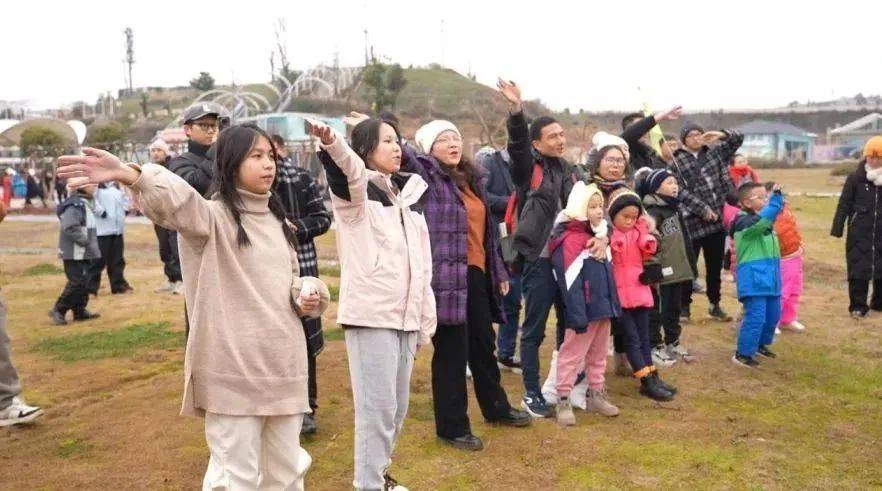 美食:滑雪、品美食、听音乐美食！贵阳云顶滑雪场迎来广东“小土豆”