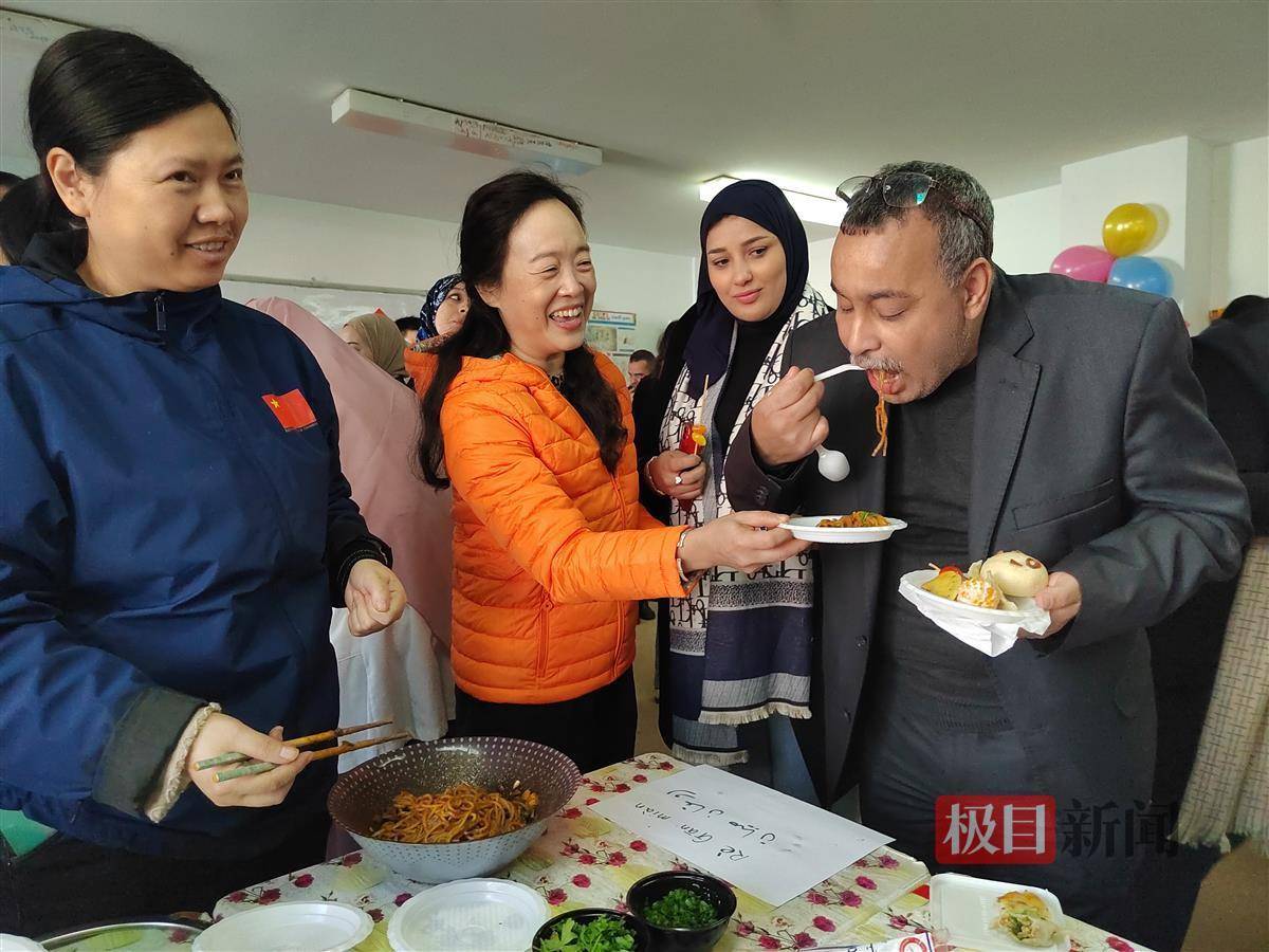 美食:热干面、糖葫芦受追捧美食，援阿医疗队成功举办“中国美食日”