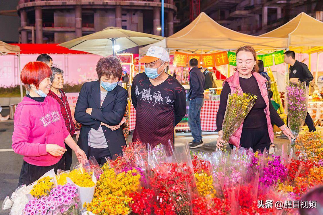 美食:图集｜佛山新城迎春花市灯光璀璨美食！行花街、叹美食年味十足