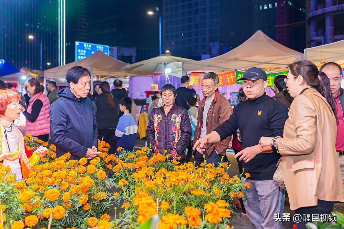 美食:图集｜佛山新城迎春花市灯光璀璨美食！行花街、叹美食年味十足