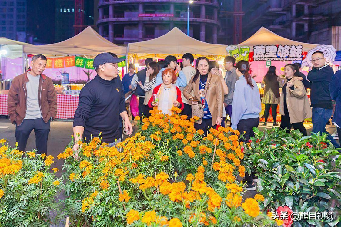 美食:图集｜佛山新城迎春花市灯光璀璨美食！行花街、叹美食年味十足