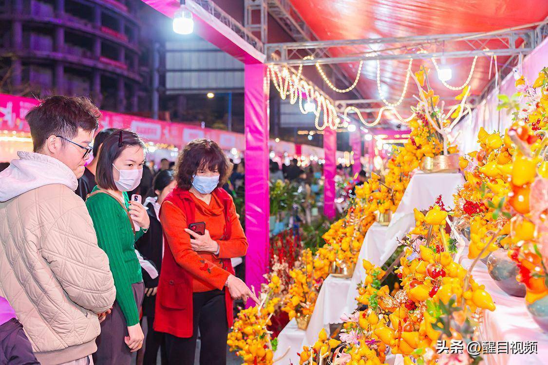 美食:图集｜佛山新城迎春花市灯光璀璨美食！行花街、叹美食年味十足