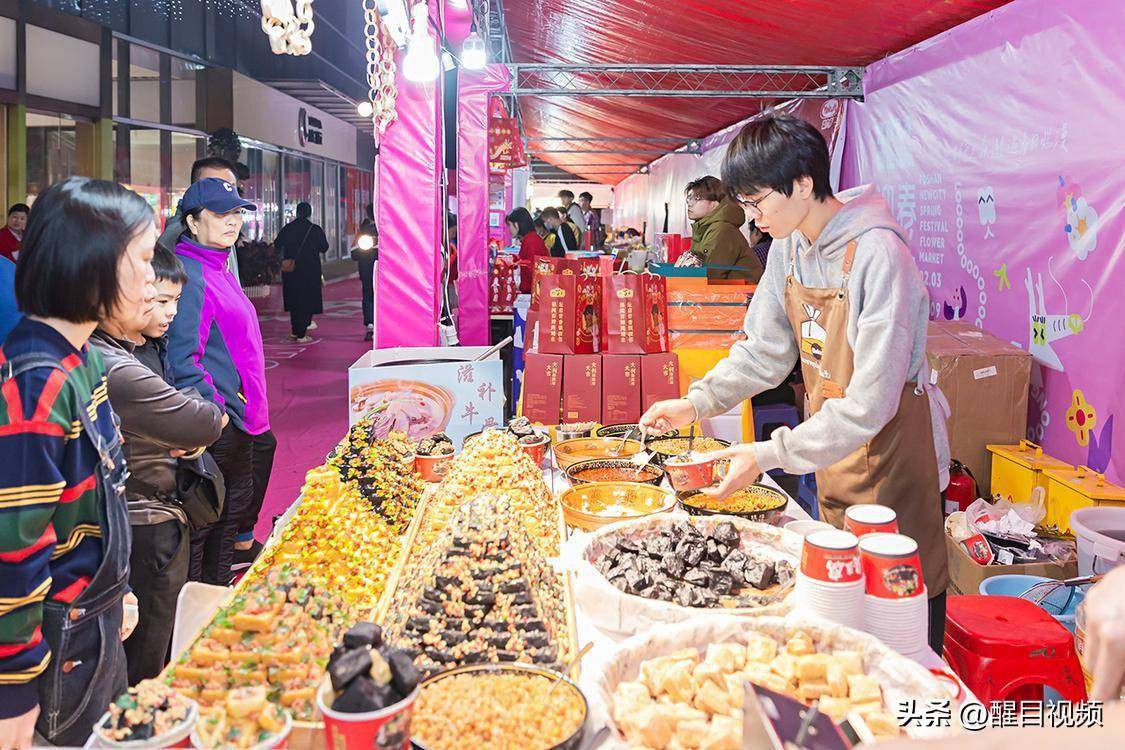 美食:图集｜佛山新城迎春花市灯光璀璨美食！行花街、叹美食年味十足