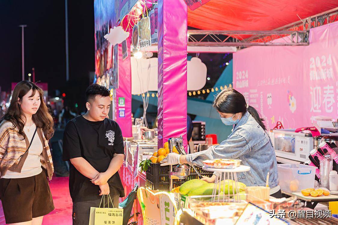 美食:图集｜佛山新城迎春花市灯光璀璨美食！行花街、叹美食年味十足