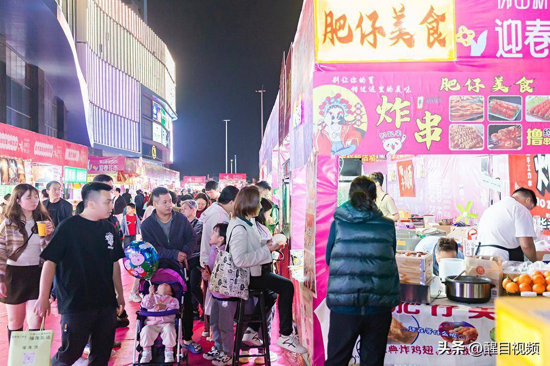 美食:图集｜佛山新城迎春花市灯光璀璨美食！行花街、叹美食年味十足