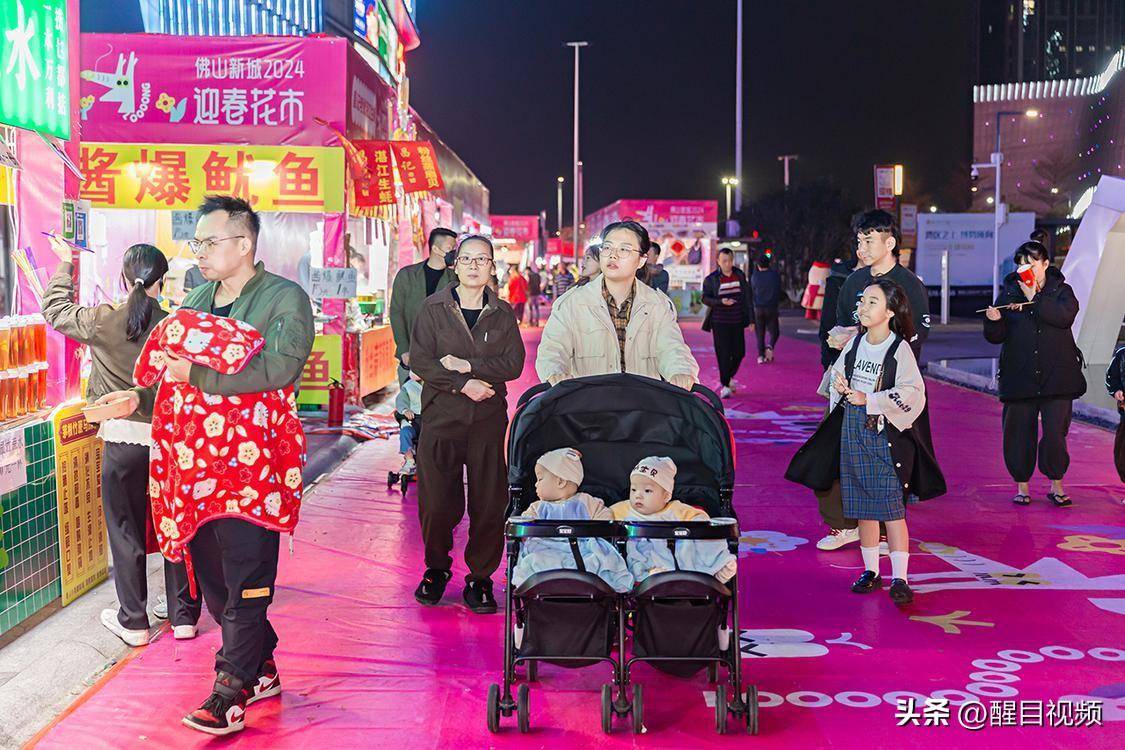 美食:图集｜佛山新城迎春花市灯光璀璨美食！行花街、叹美食年味十足