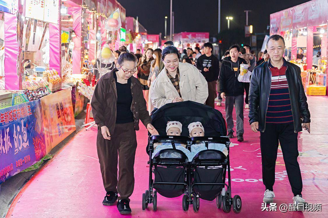 美食:图集｜佛山新城迎春花市灯光璀璨美食！行花街、叹美食年味十足