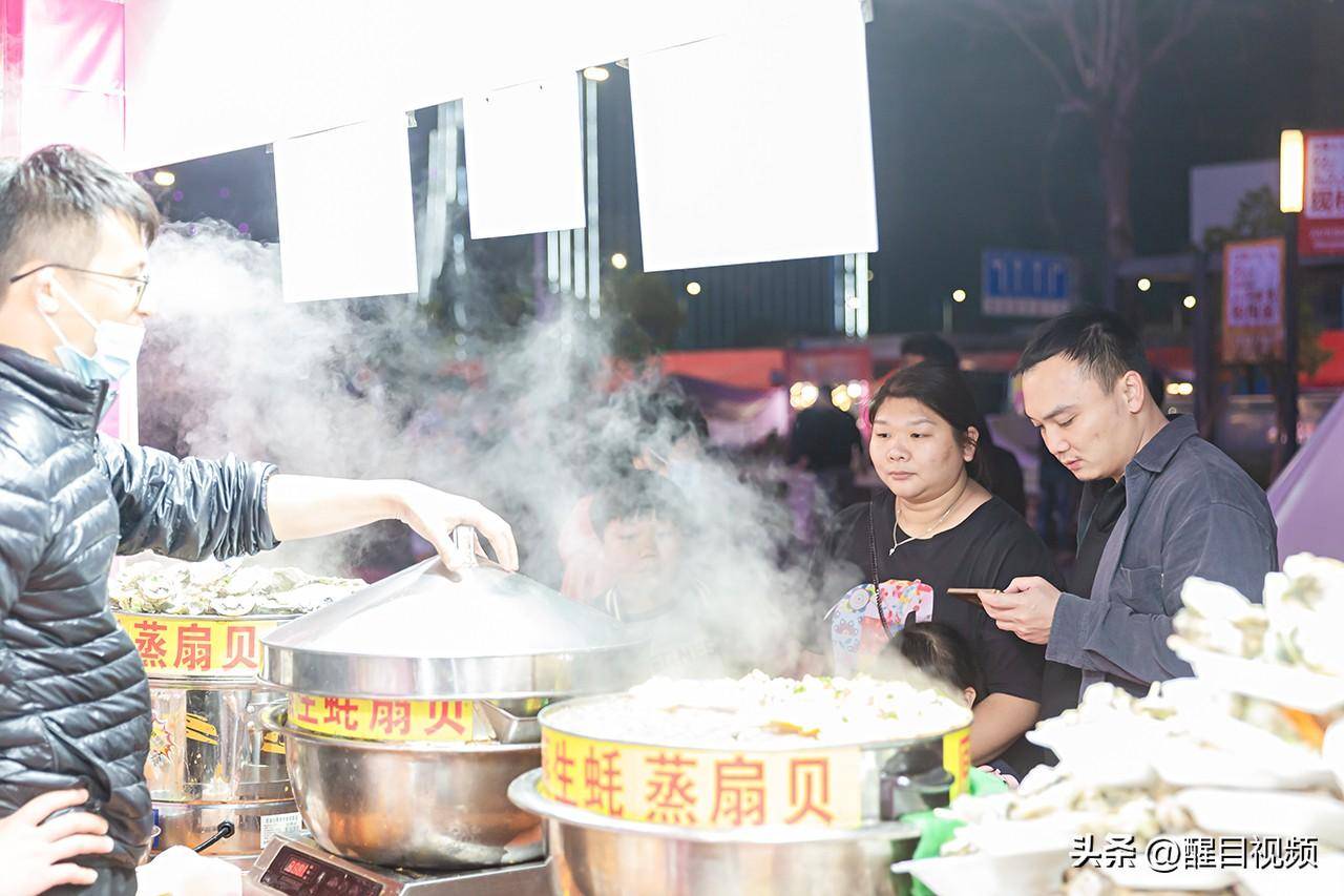 美食:图集｜佛山新城迎春花市灯光璀璨美食！行花街、叹美食年味十足