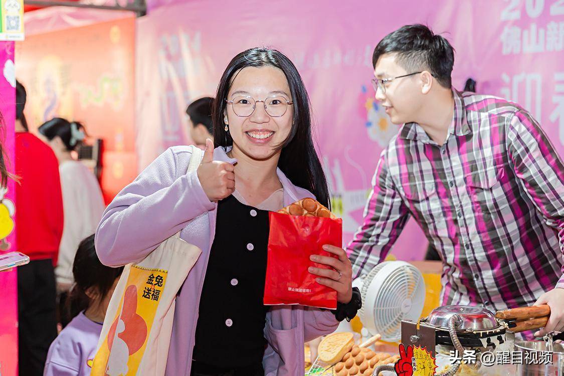 美食:图集｜佛山新城迎春花市灯光璀璨美食！行花街、叹美食年味十足