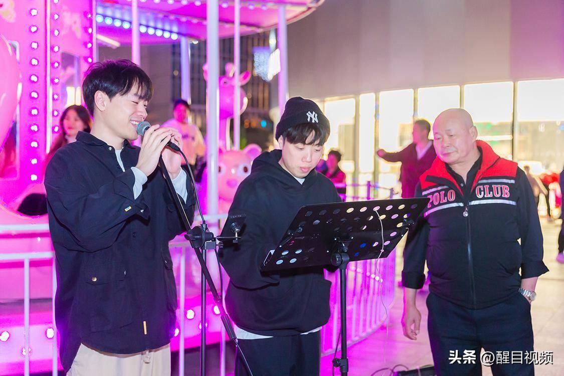 美食:图集｜佛山新城迎春花市灯光璀璨美食！行花街、叹美食年味十足