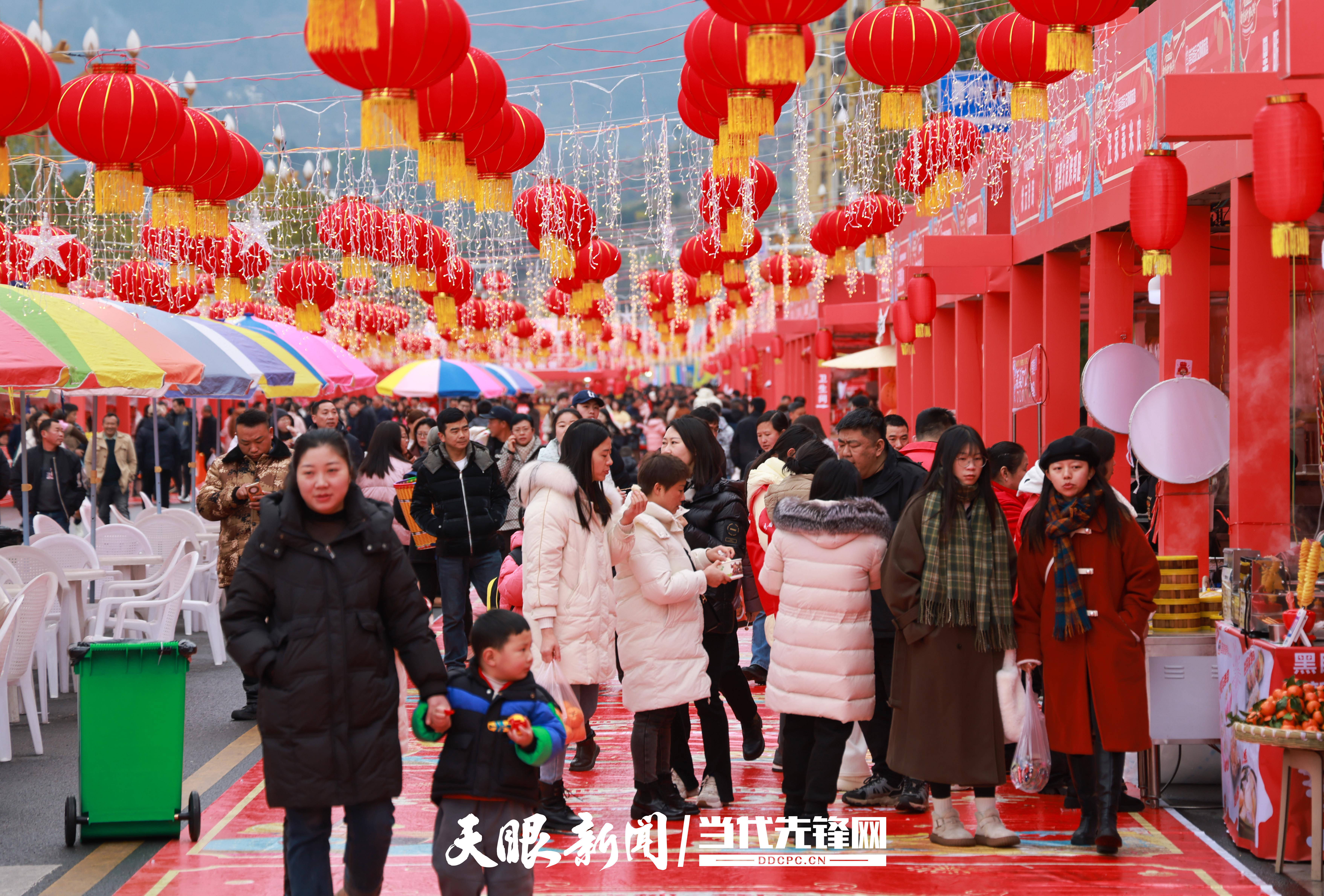 美食:【新春走基层】正安：逛“吉美食他灯会”买年货享美食