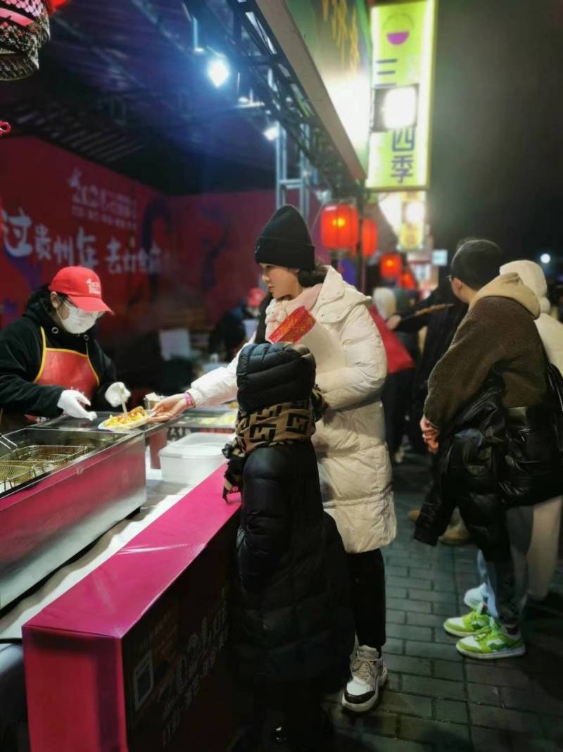 美食:|观山湖灯会庙市|享美食购年货美食！观山湖灯会庙市年味浓