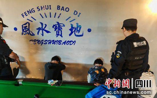 台球:自贡高新：盗贼偷车后玩台球 被民警“一杆清台”