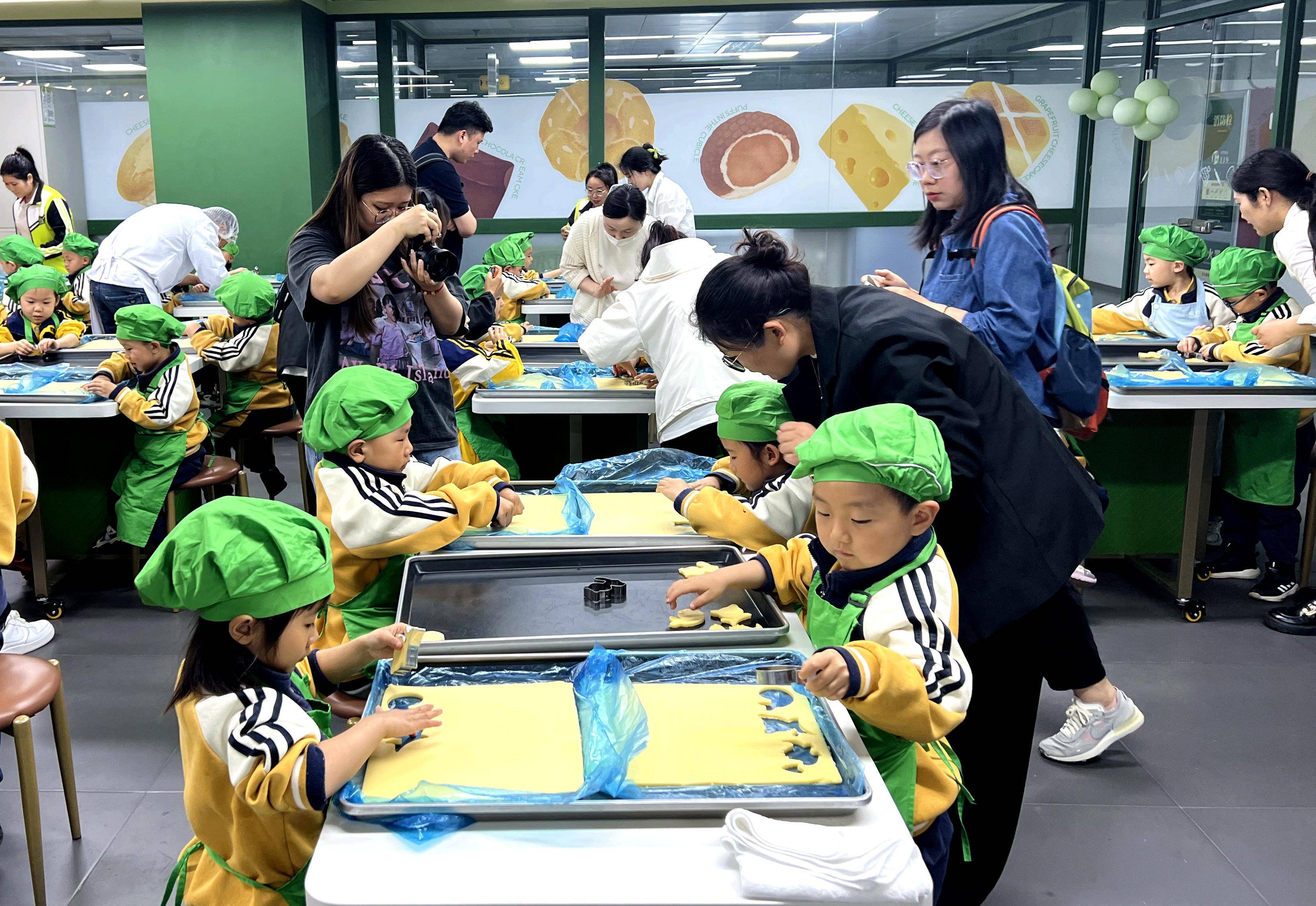 美食:“游工厂、品美食” “研学游”感受工业魅力