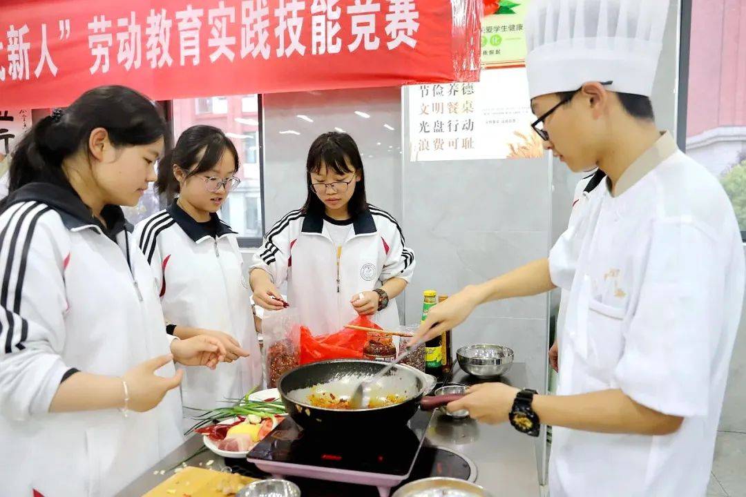 美食:【文明校园】“烟火气”拉满！美食小当家美食，厨艺大比拼