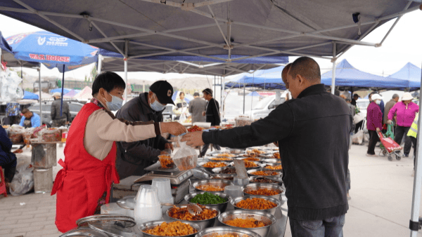 美食:库尔勒市举办庆“五一”第三届特色美食节系列活动