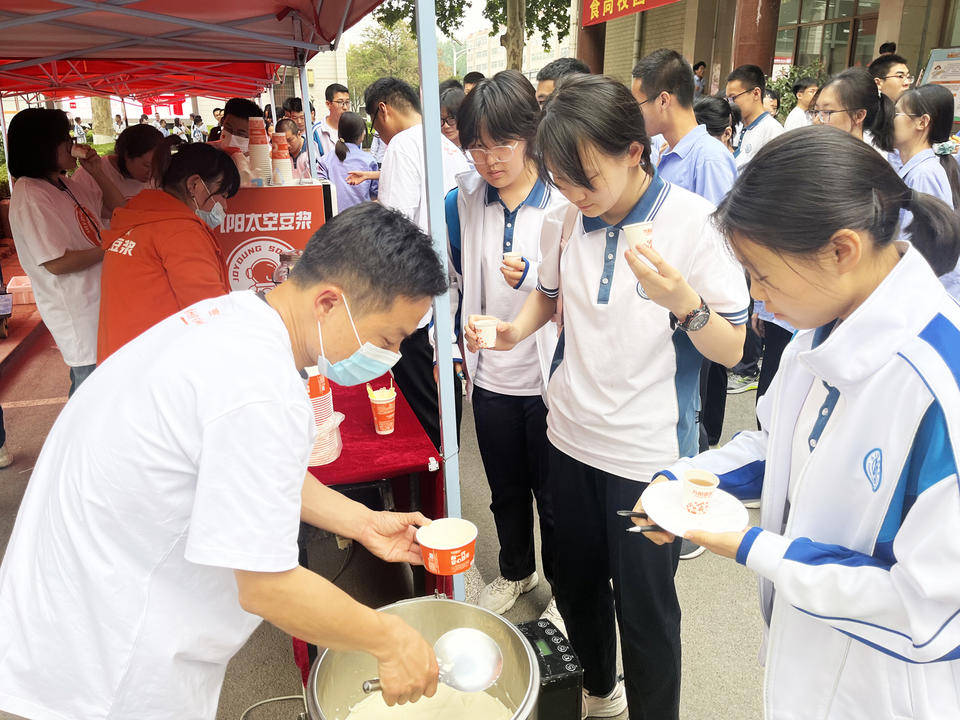 美食:舌尖上的味蕾狂欢美食！山东省实验中学东校区美食文化周精彩纷呈