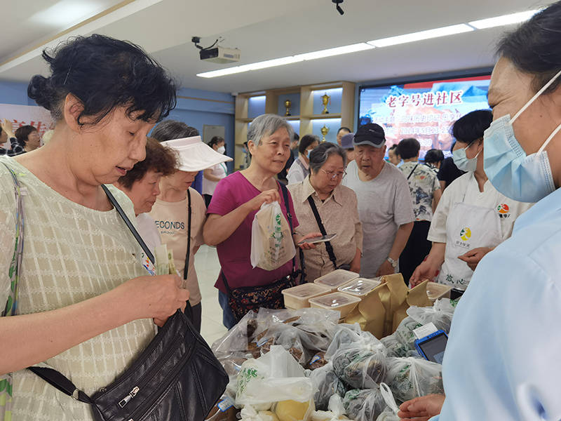 美食:上百种美食集中亮相 西城区广外社区邻里节举办