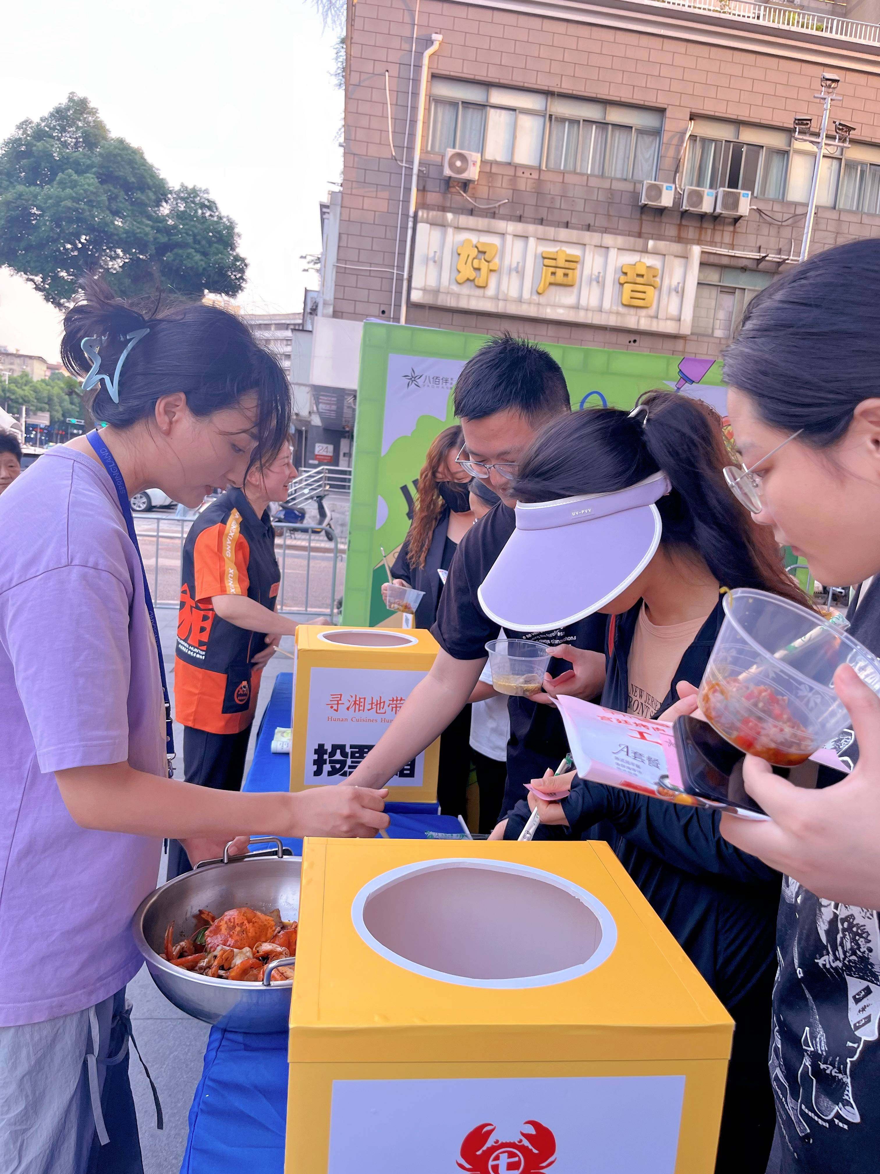 美食:聚焦安庆市八佰伴美食品鉴官活动美食，美食品牌各展风采