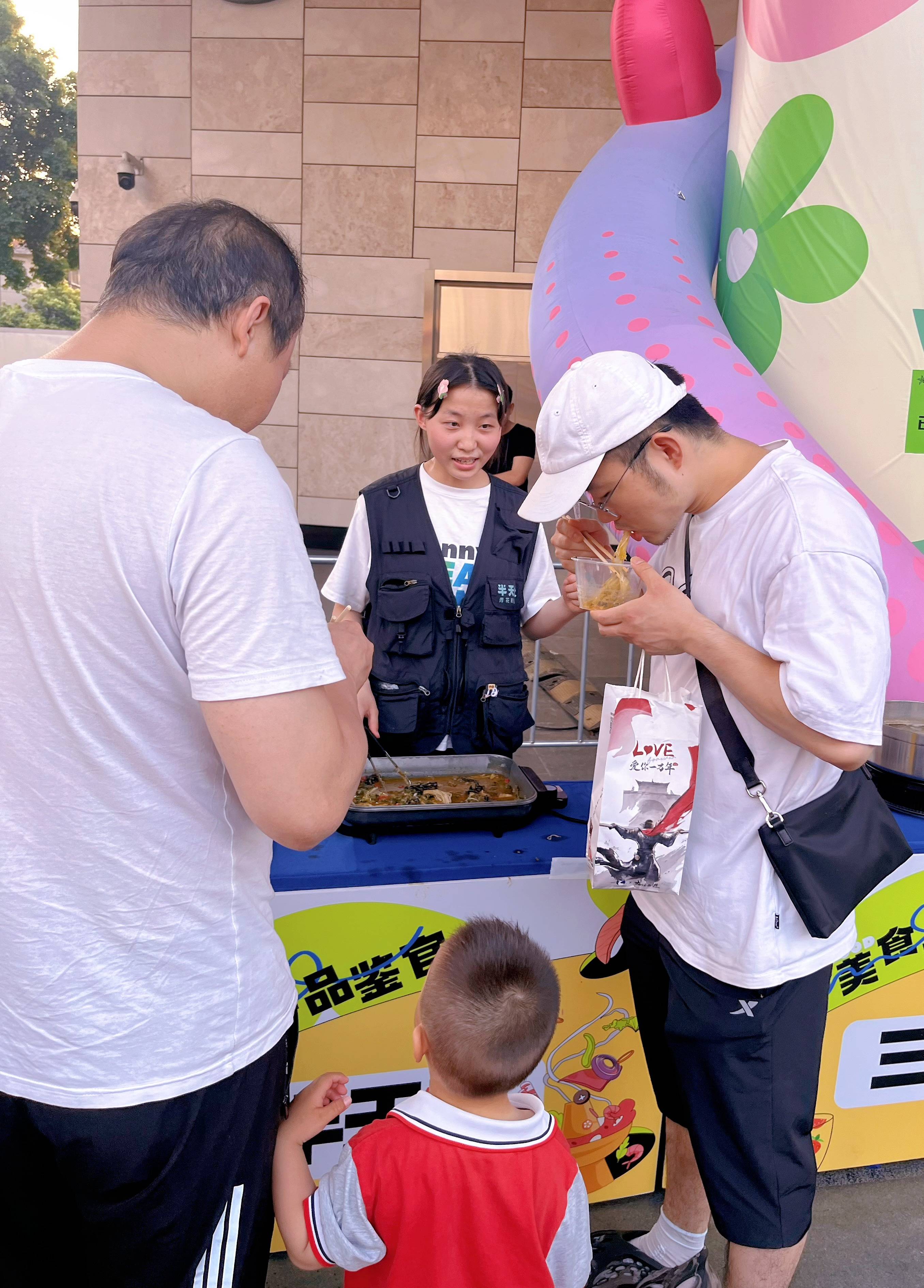 美食:聚焦安庆市八佰伴美食品鉴官活动美食，美食品牌各展风采