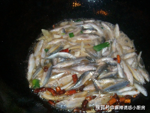 美食:又一繁殖能力超强生物侵犯我国美食，也被做成美食，步入小龙虾后尘