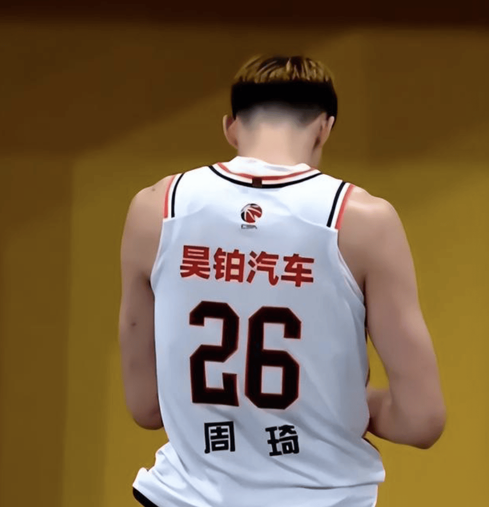 CBA:CBA辽粤争霸延续场外 周琦争夺战白热化 辽宁“截胡”挖角广东吗