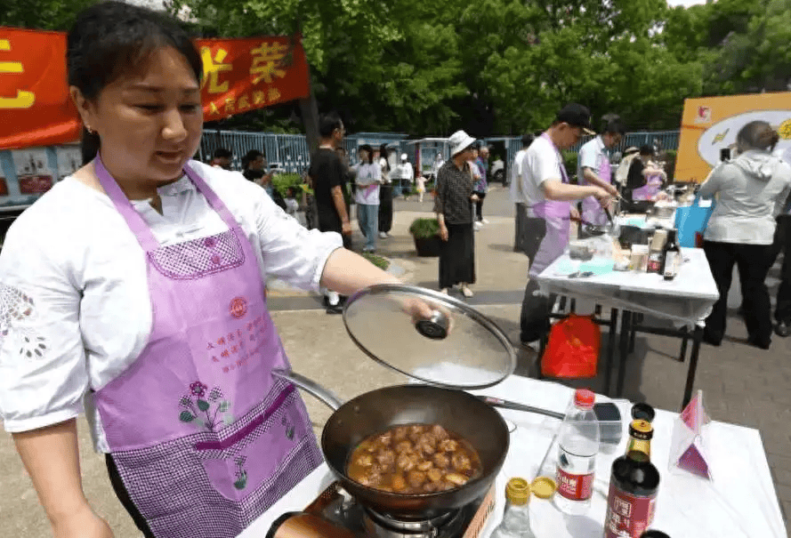 美食:满满幸福味美食，长桌宴亮相美食节