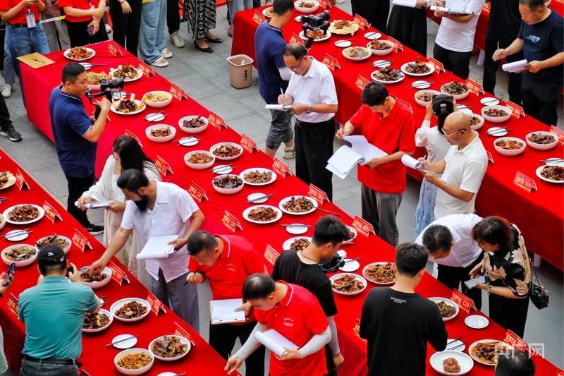 美食:新泰炒鸡美食节明日“开炒”