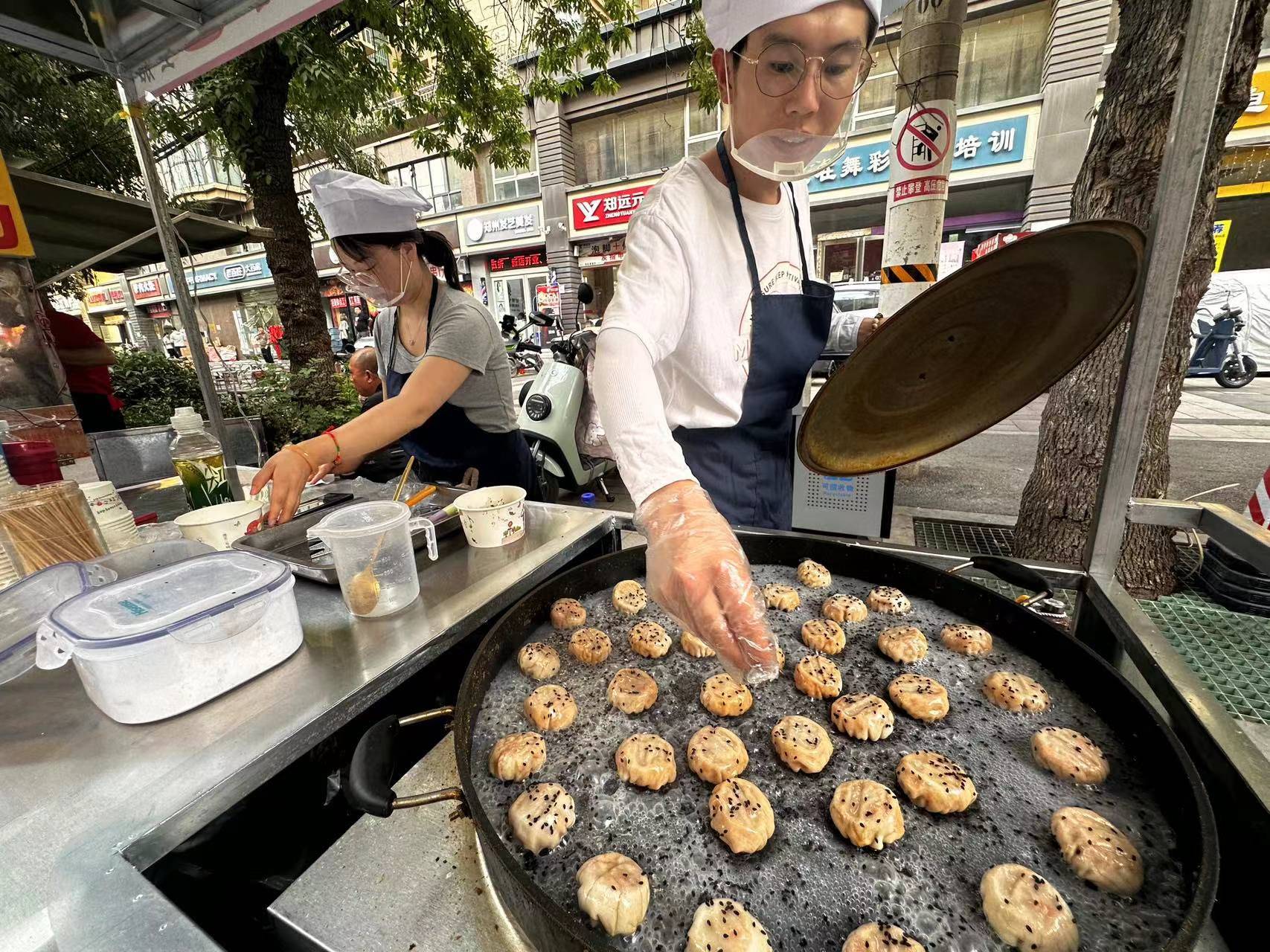 美食:长虹时光里美食文化街5月30日开市啦美食，快来打卡哦~~~