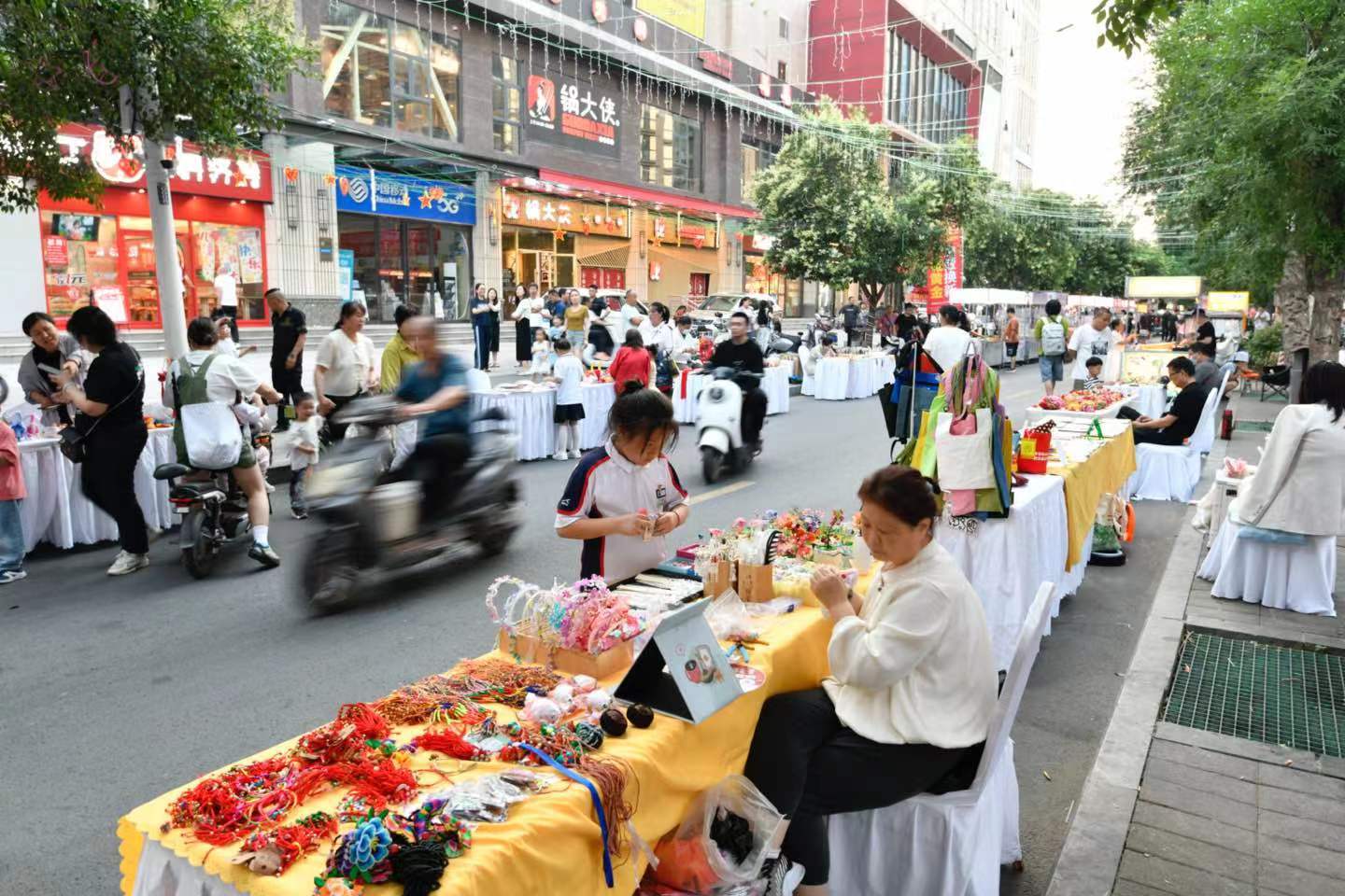 美食:长虹时光里美食文化街5月30日开市啦美食，快来打卡哦~~~