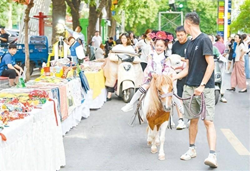 美食:长虹时光里美食文化街在惠济区正式开市 郑州市民消暑休闲再添好去处