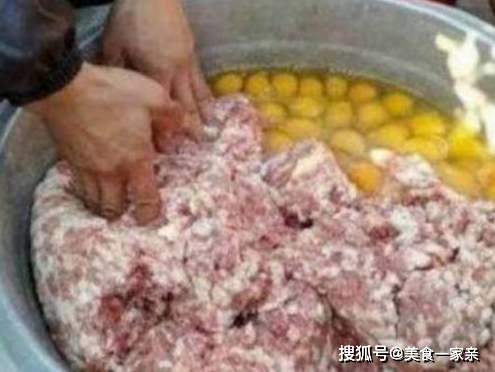 美食:去乡下亲戚家做客美食，他们做的这道美食没见过，尝了以后傻眼了！