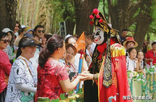 美食:端午美食，豫西大峡谷举办“泼水狂欢节·美食嘉年华”，全天演出非常精彩！