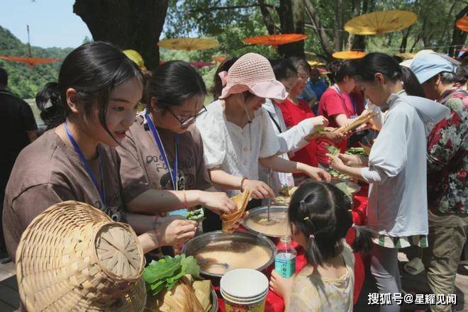 美食:端午美食，豫西大峡谷举办“泼水狂欢节·美食嘉年华”，全天演出非常精彩！