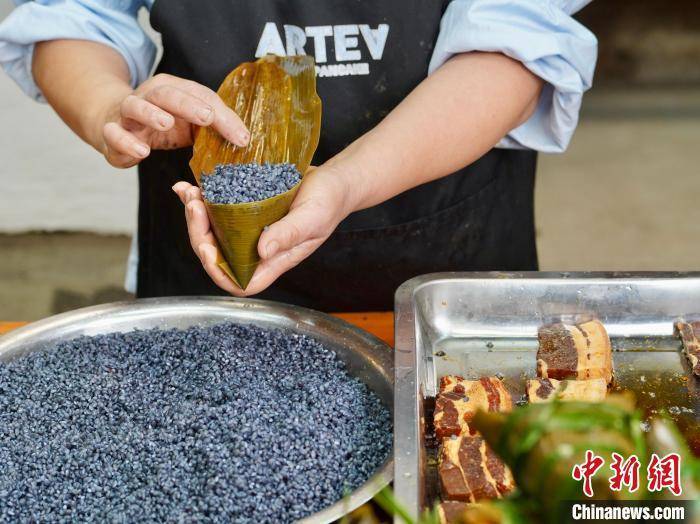 美食:端午节将至 探访浙江金华传统美食：乌饭粽