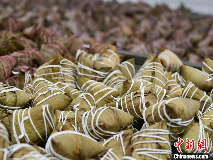 美食:端午节将至 探访浙江金华传统美食：乌饭粽