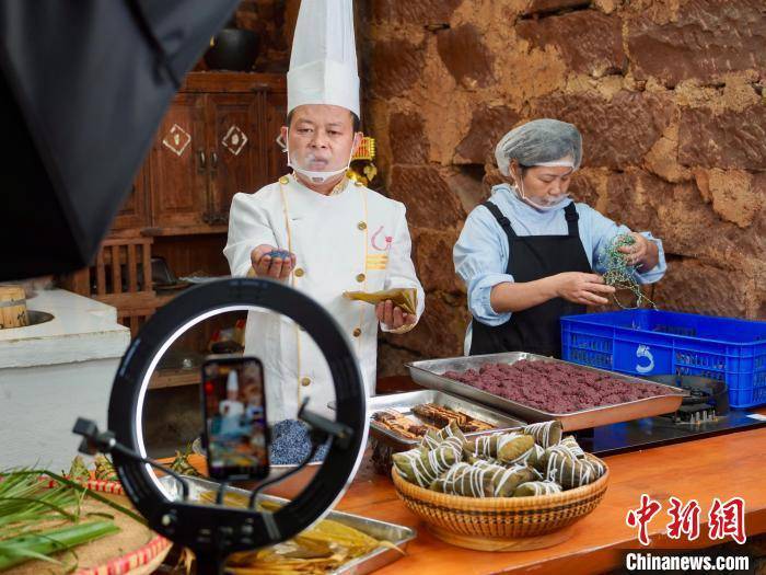 美食:端午节将至 探访浙江金华传统美食：乌饭粽