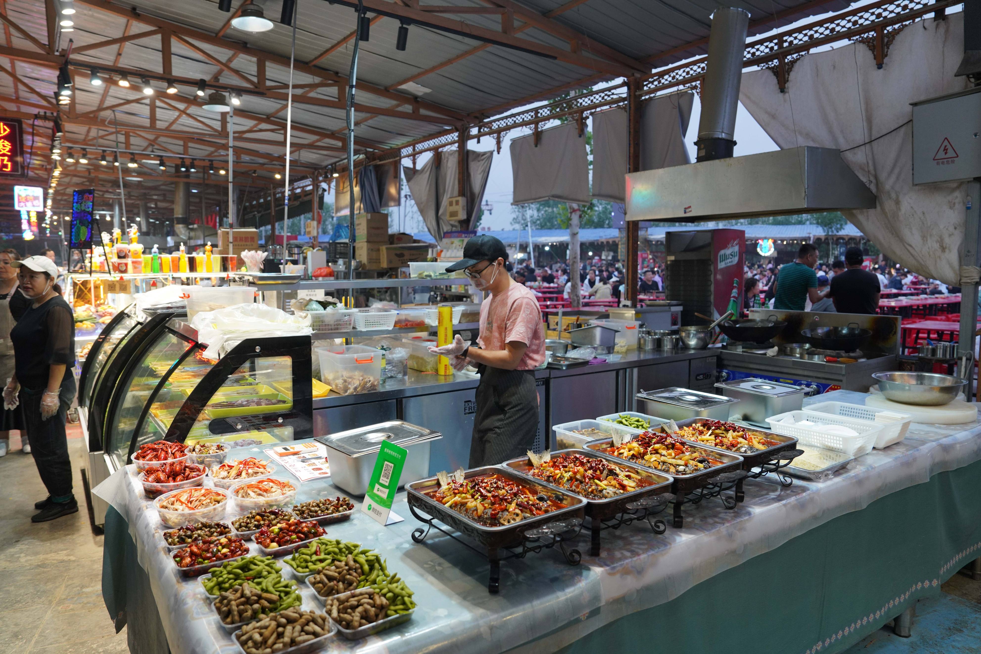 美食:阿克苏老街夜市：品美酒、尝美食美食，感受城市的热情与活力