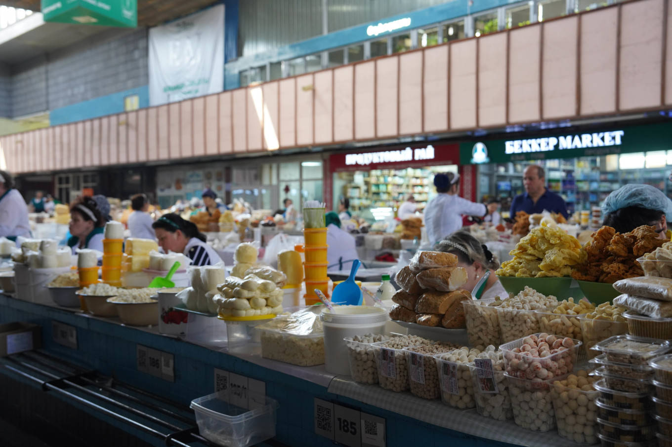 美食:阿拉木图绿巴扎美食，体验当地生活和美食，感受烟火气的好地方