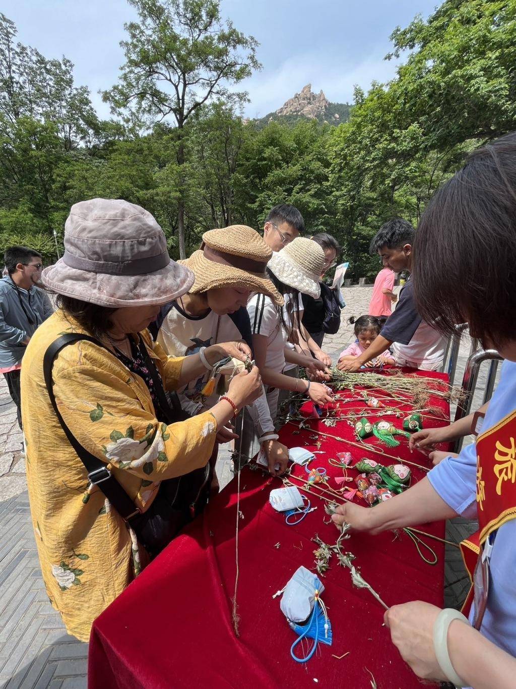 旅行:11.7万余人次！崂山端午游园会旅行，开启毕业旅行畅游季