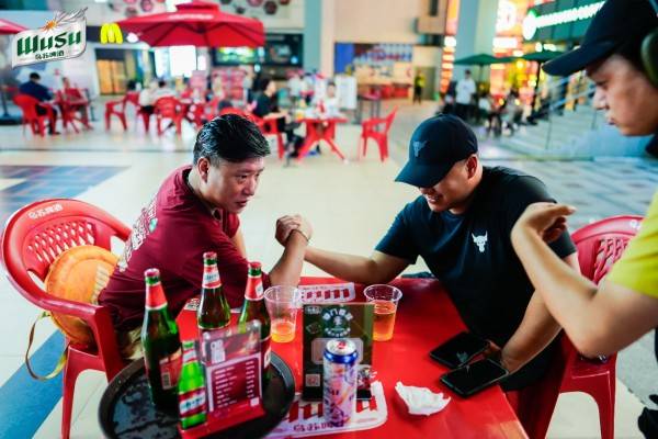 美食:乌苏啤酒音乐美食节硬核开幕美食，音乐+美食点燃上海夜经济！